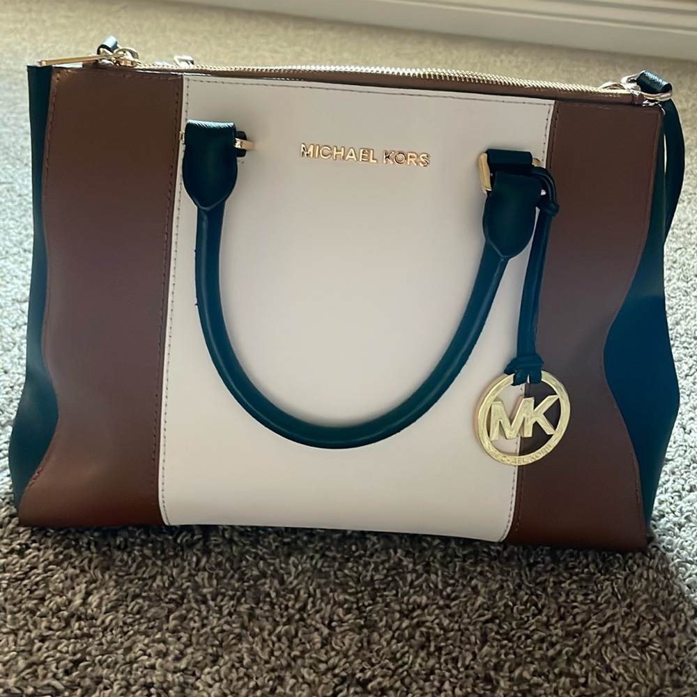 Michael Kors large size purse like new
